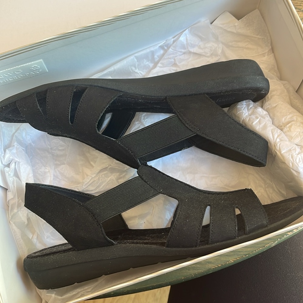 Easy Spirit black sandals New in box size 8.5